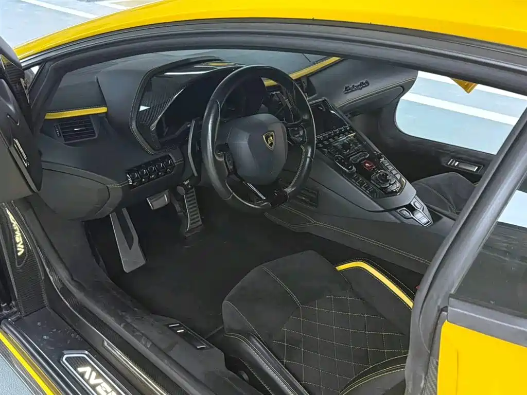 Lamborghini Aventador 2017 — фото 11