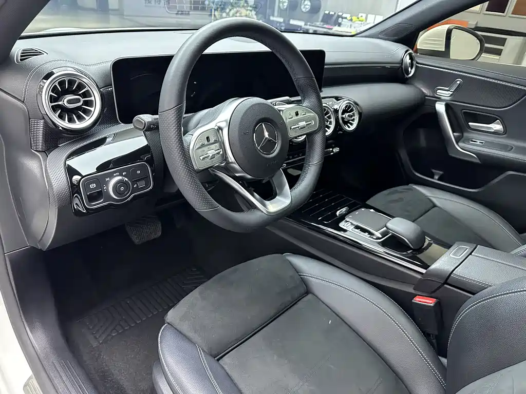 Mercedes-Benz A-Class 2020 — фото 12