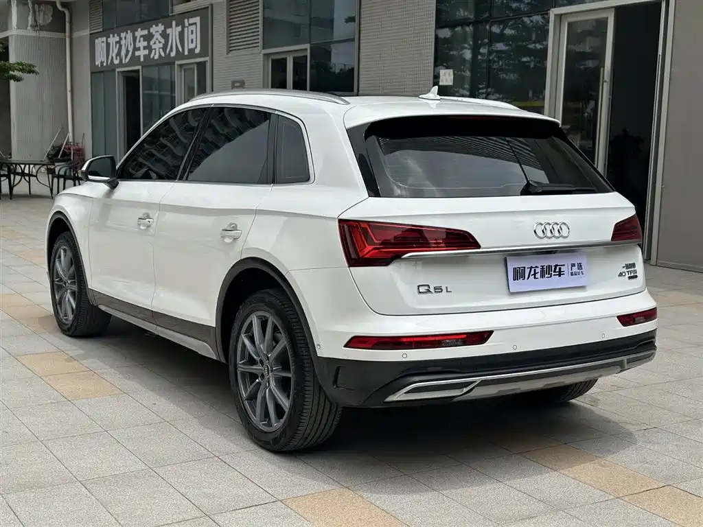 Audi Q5L 2023 — фото 13