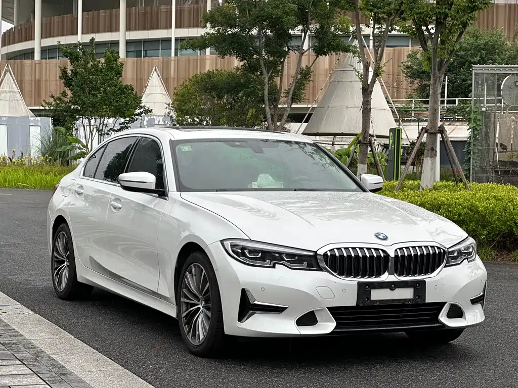 BMW 3 Series 2019 — фото 3