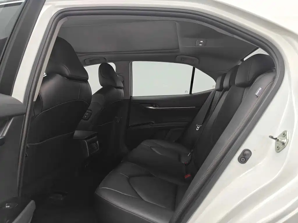 Toyota Camry 2020 — фото 11