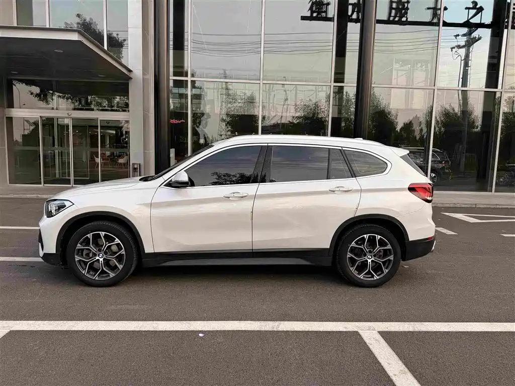 BMW X1 2021 — фото 3