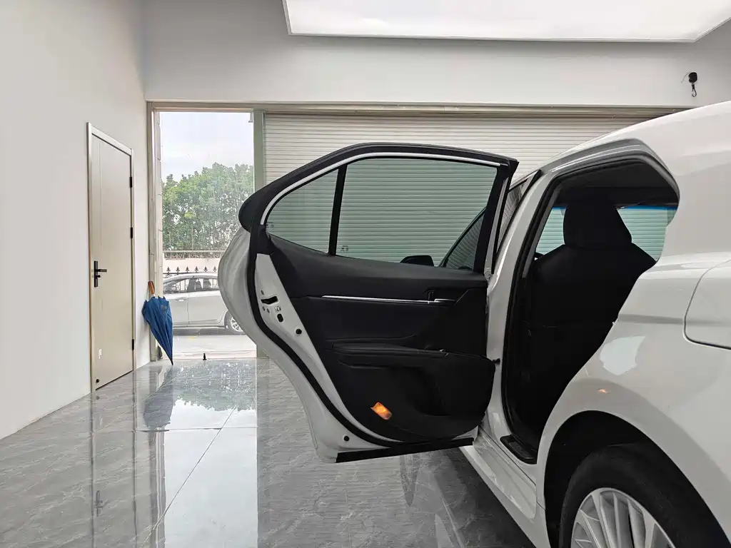 Toyota Camry 2020 — фото 10