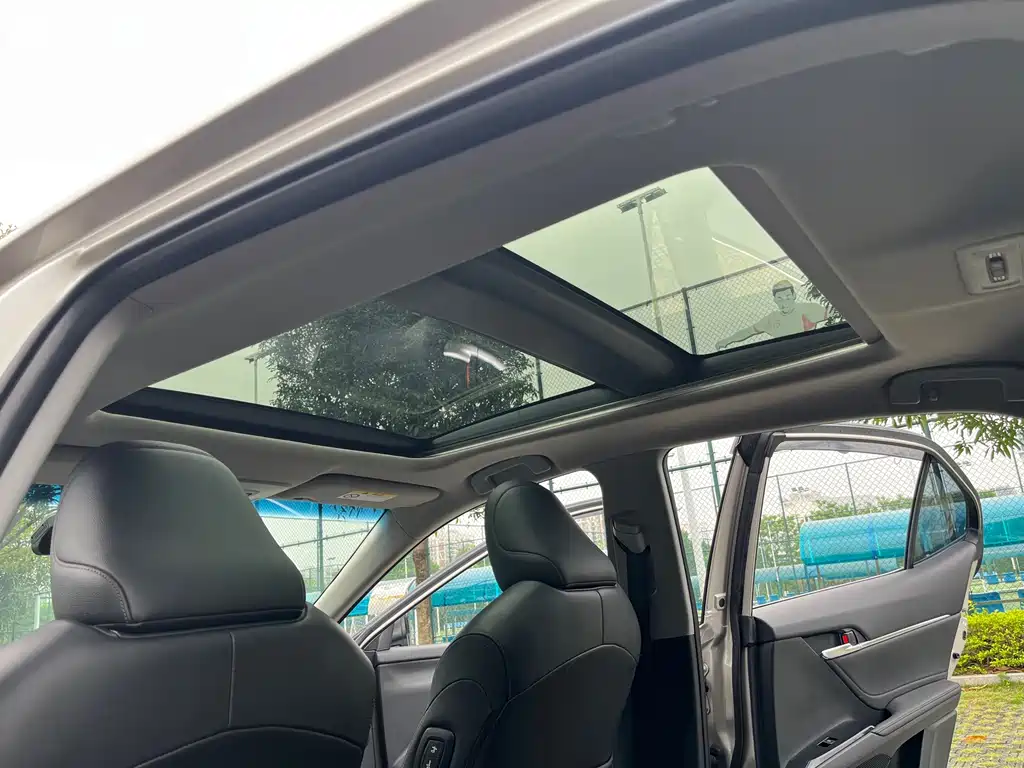 Toyota Camry 2019 — фото 18
