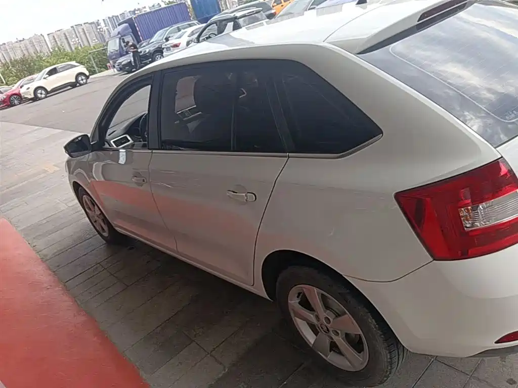 Skoda Rapid Spaceback 2019 — фото 5
