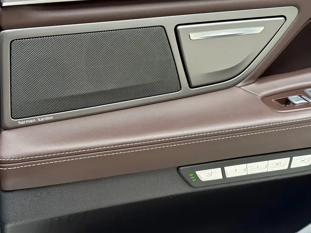 BMW 7 Series 2016 — фото 13