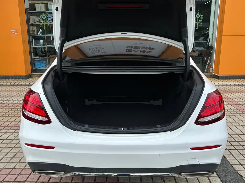 Mercedes-Benz E-Class 2018 — фото 26