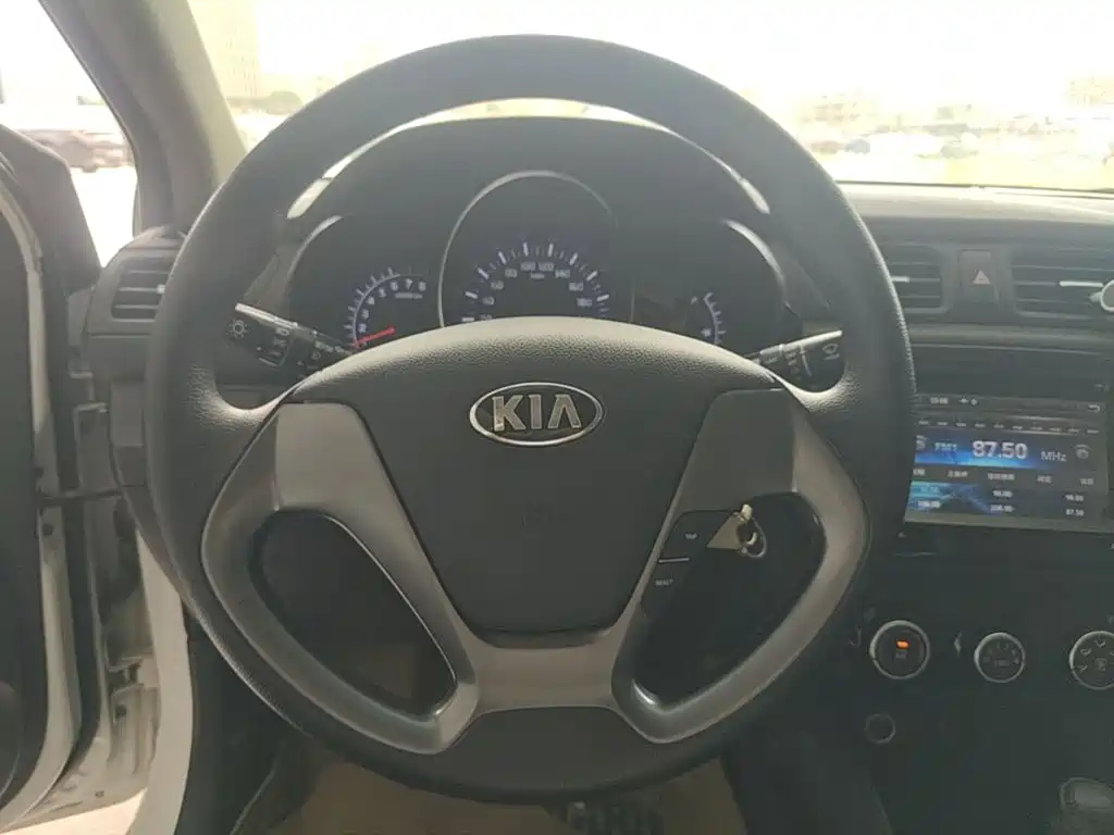 Kia K2 2016 — фото 11