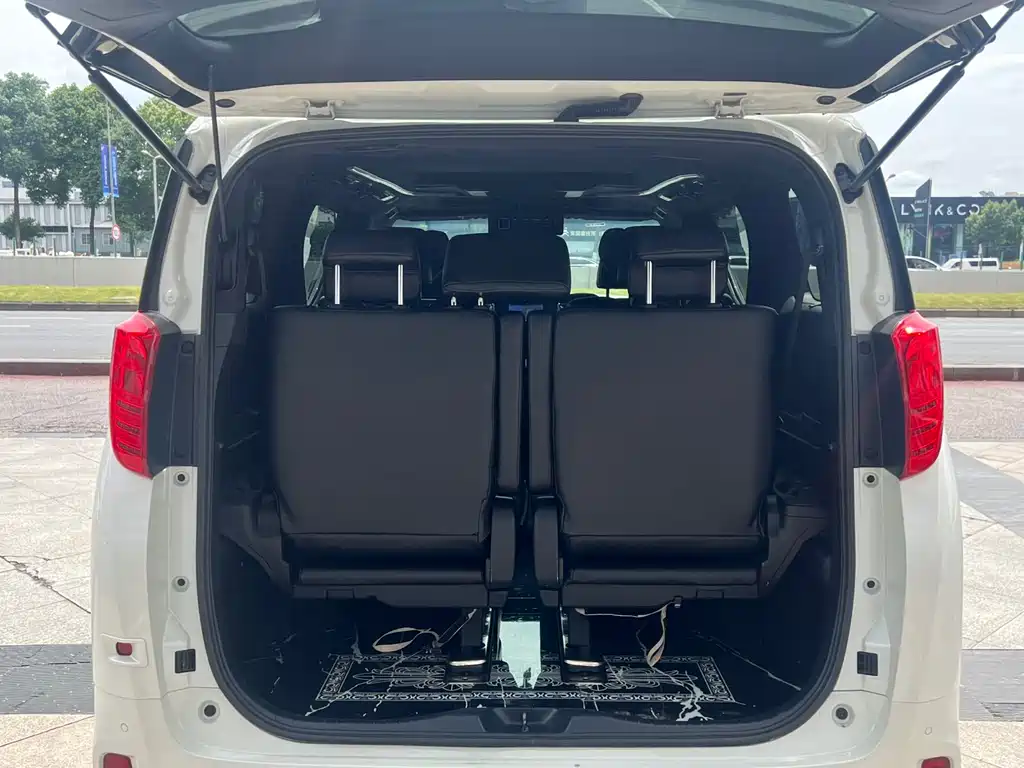 Toyota Alphard 2018 — фото 17