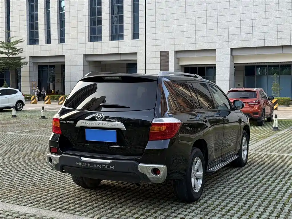 Toyota Highlander 2010 — фото 4