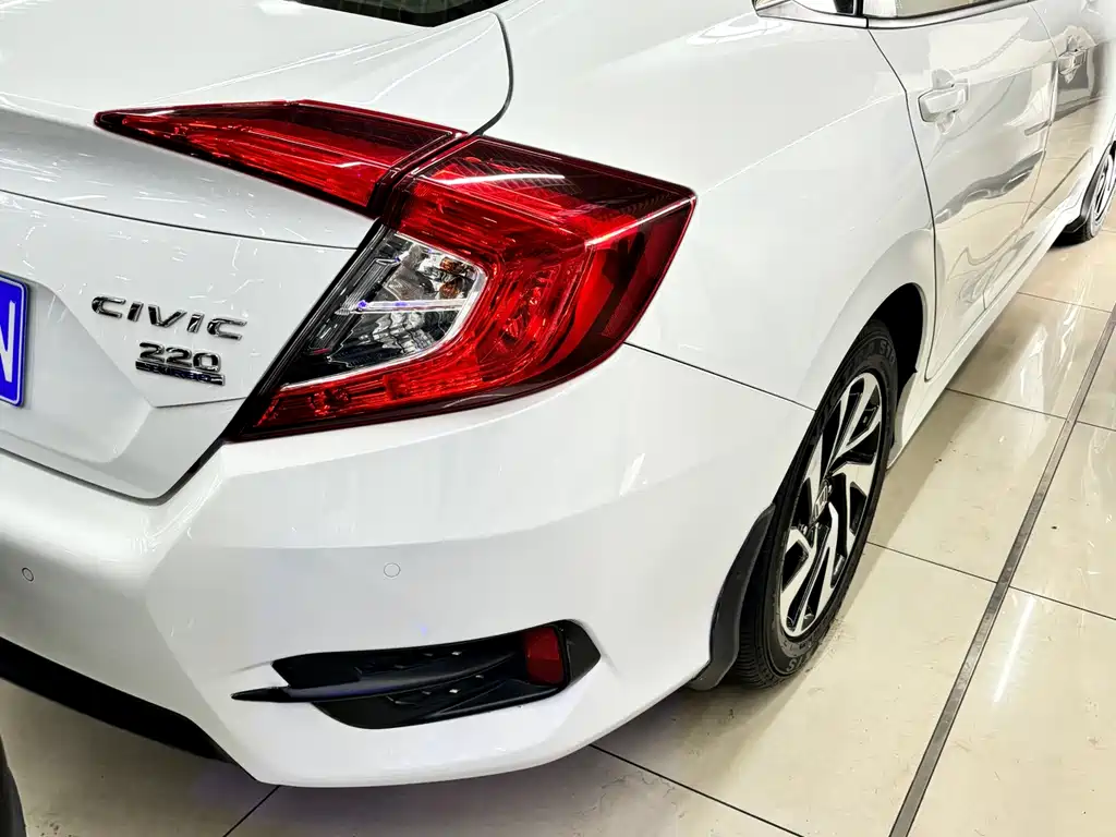 Honda Civic 2019 — фото 10