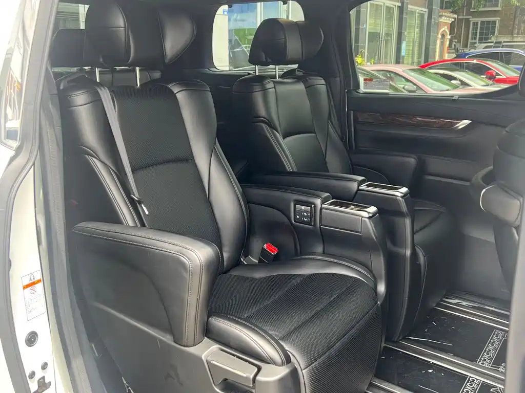 Toyota Alphard 2018 — фото 16