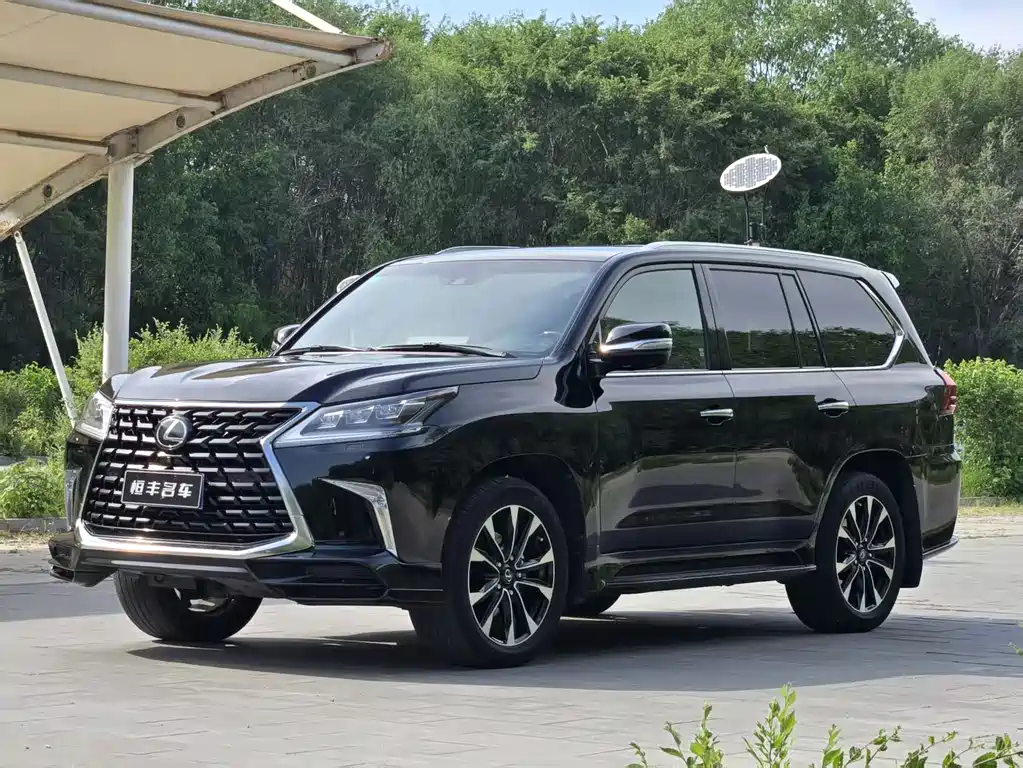 Lexus LX 2022 — фото 1