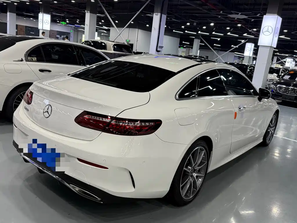Mercedes-Benz E-Class 2022 — фото 13