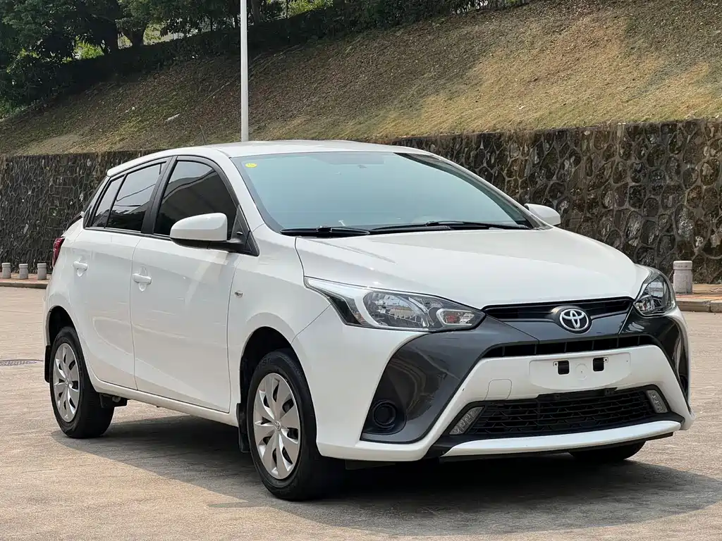 Toyota Yaris L 2022 — фото 3