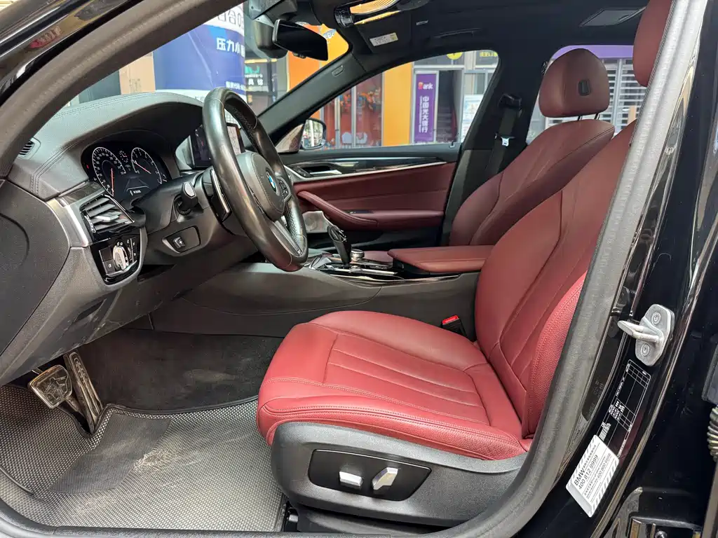 BMW 5 Series 2019 — фото 14