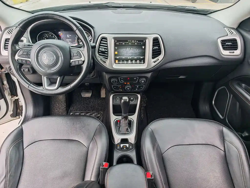 Jeep Compass 2018 — фото 12