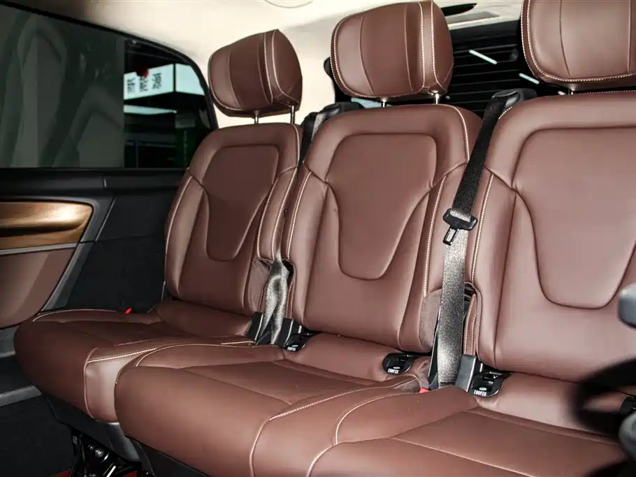 Mercedes-Benz V-Class 2023 — фото 19