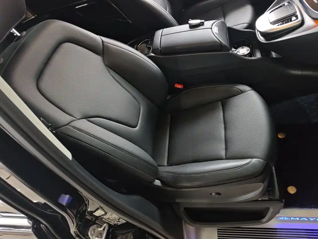 Mercedes-Benz V-Class 2022 — фото 25
