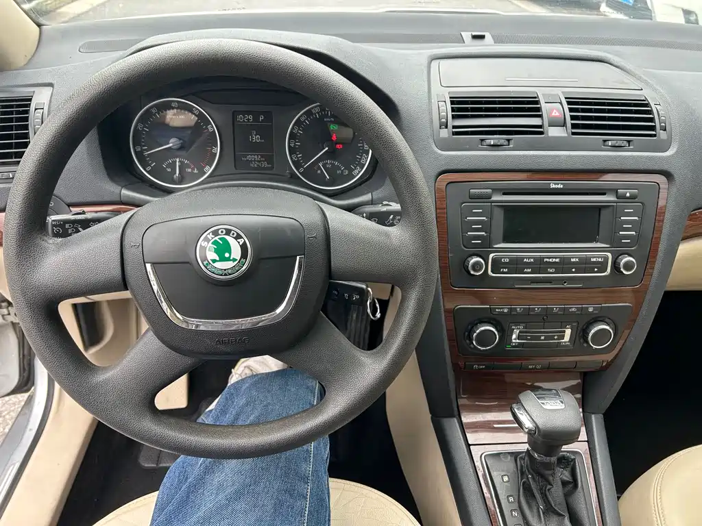 Skoda Octavia 2013 — фото 10