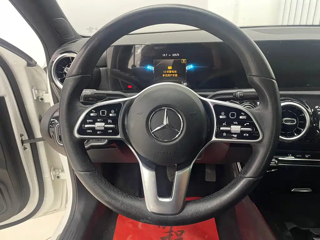 Mercedes-Benz A-Class 2022 — фото 10