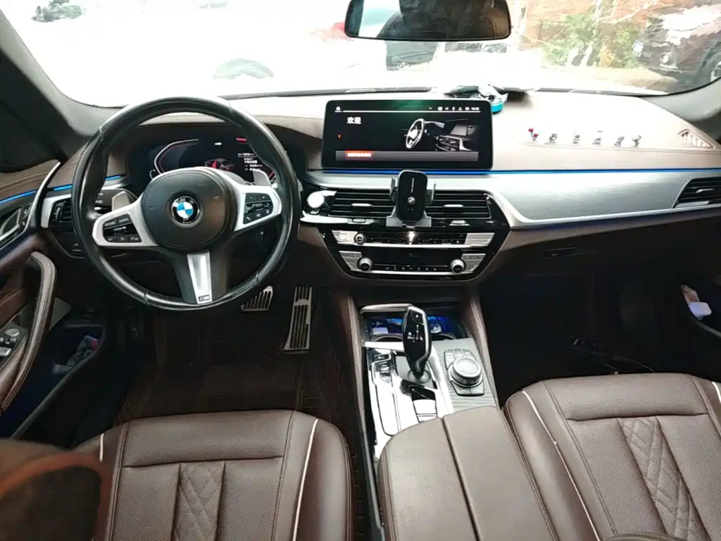 BMW 5 Series 2022 — фото 10