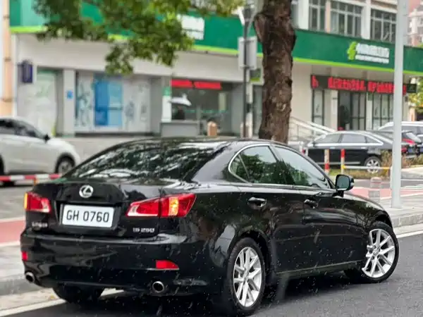 Lexus IS 2012