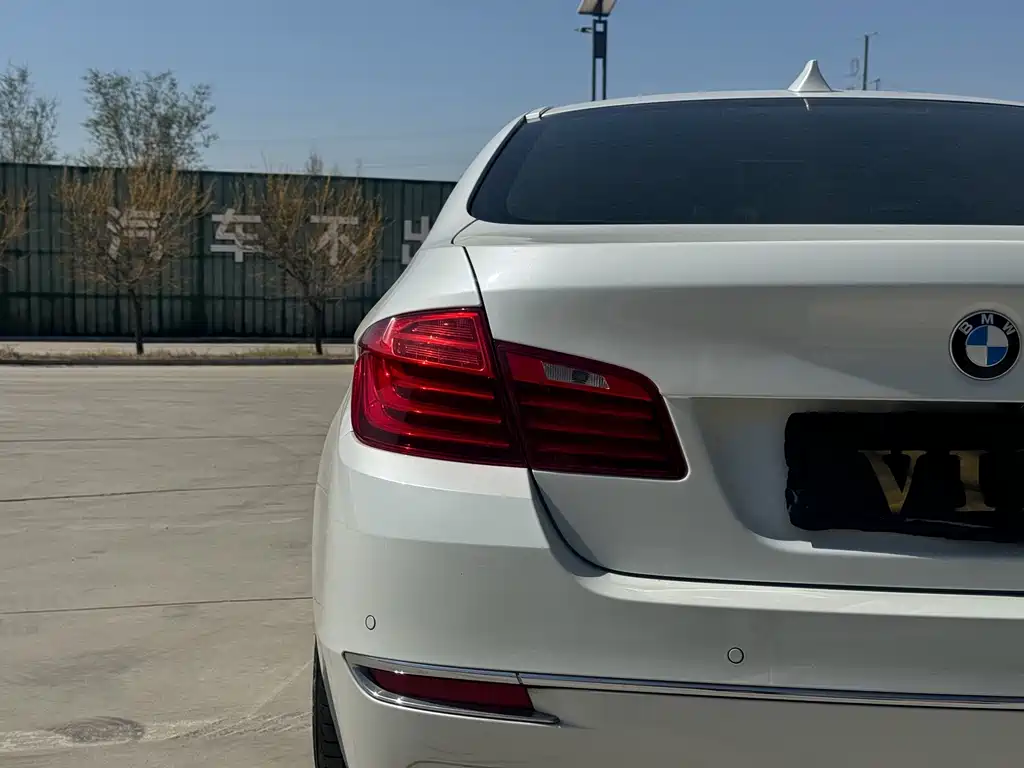 BMW 5 Series 2016 — фото 20
