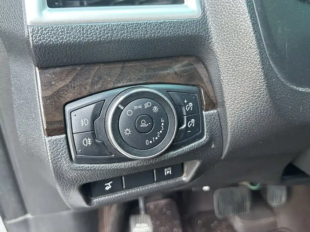Ford Explorer 2014 — фото 14