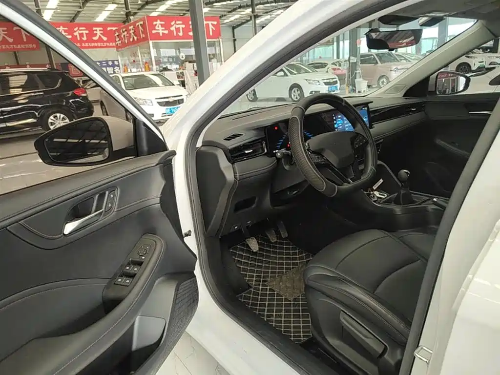 Roewe i5 2025 — фото 16