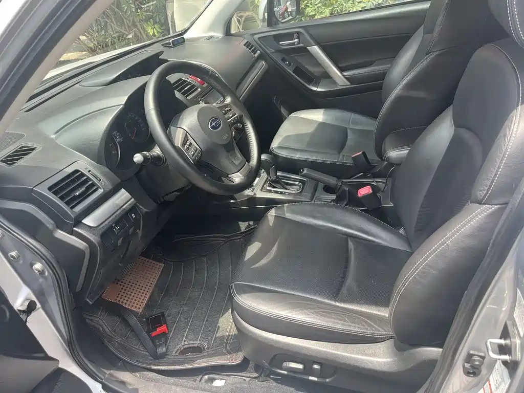 Subaru Forester 2015 — фото 3