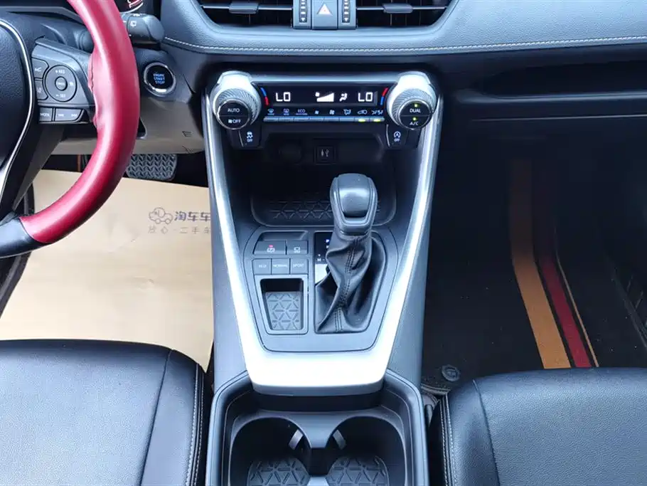 Toyota RAV4 2023 — фото 16