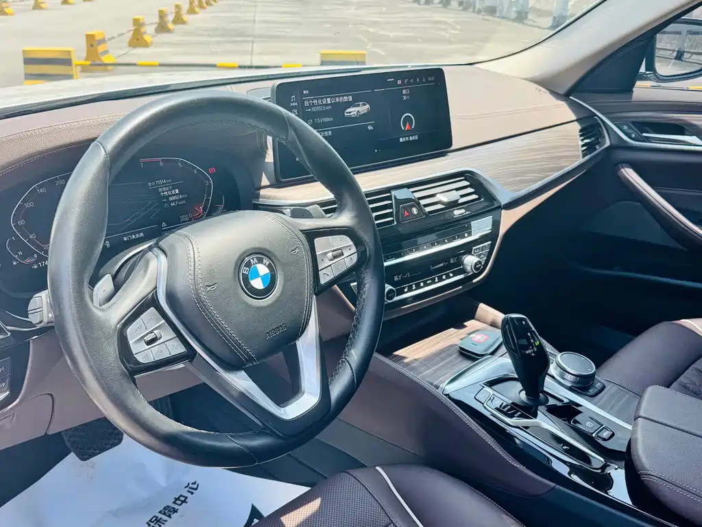 BMW 5 Series 2021 — фото 10