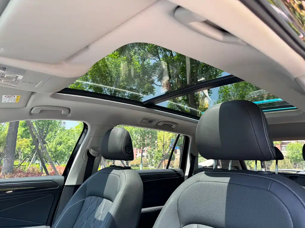 Volkswagen Tiguan L 2023 — фото 11