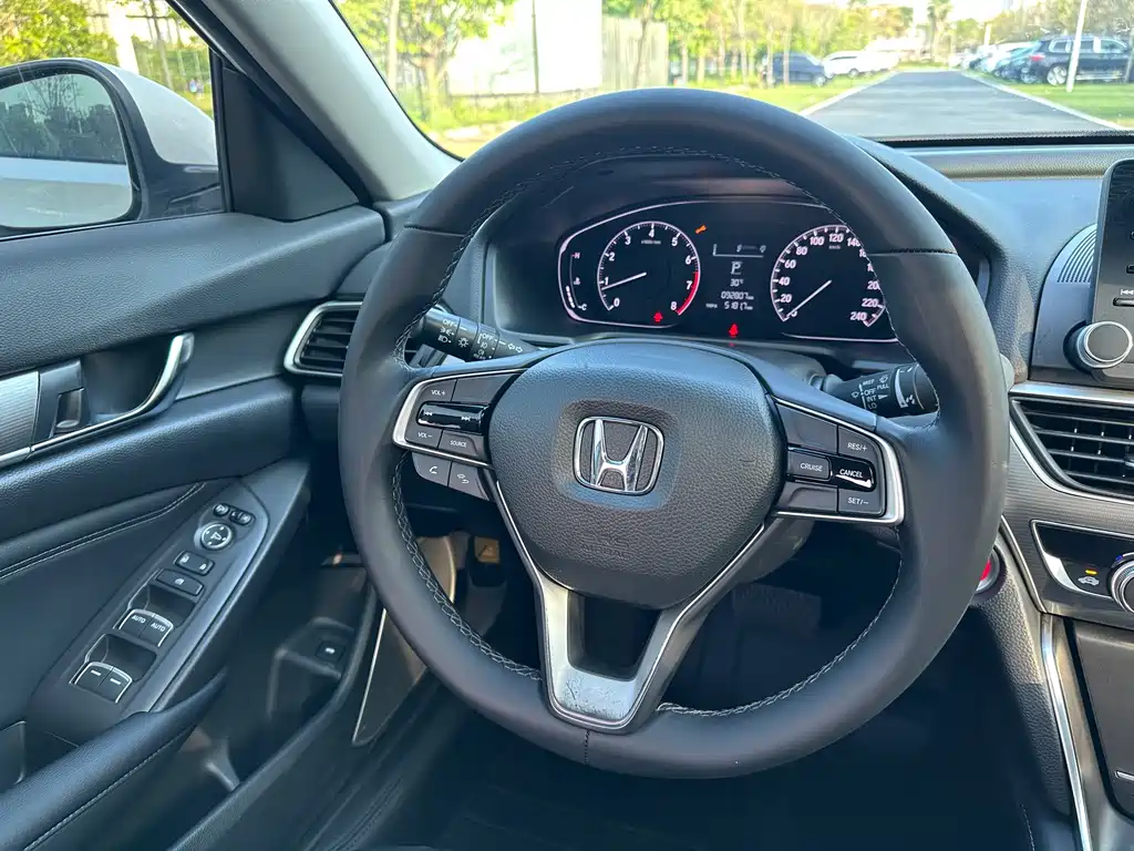 Honda Accord 2019 — фото 10