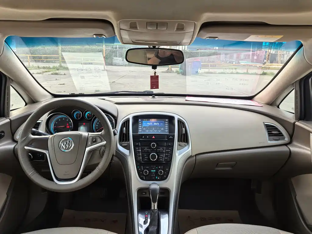 Buick Excelle 2015 — фото 9