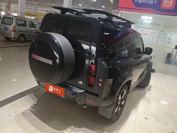 Land Rover Defender 2023