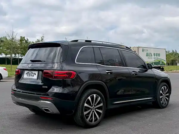 Mercedes-Benz GLB 2025