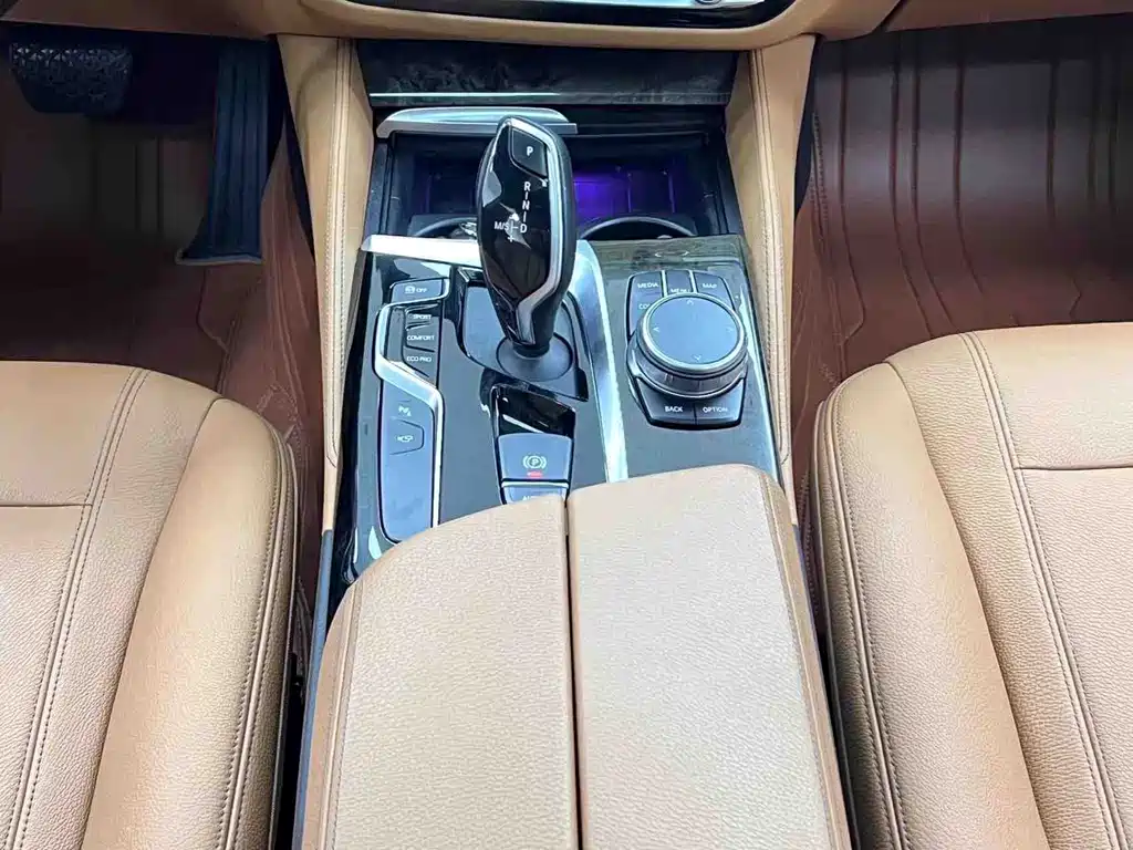 BMW 5 Series 2020 — фото 17