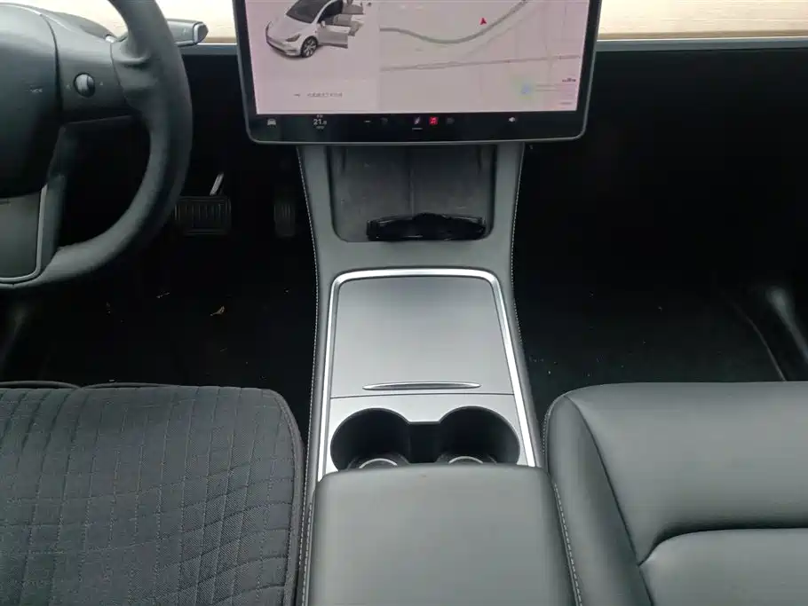 Tesla Model Y 2021 — фото 16