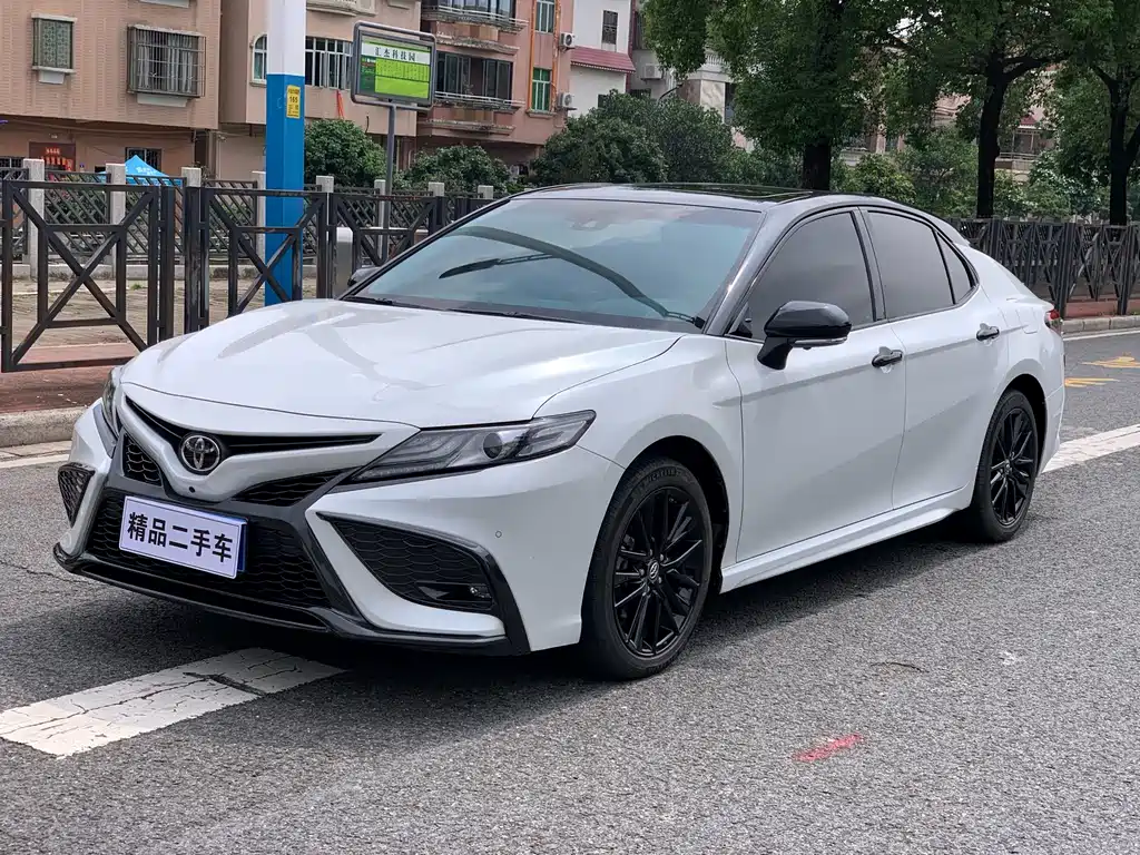 Toyota Camry 2024 — фото 1