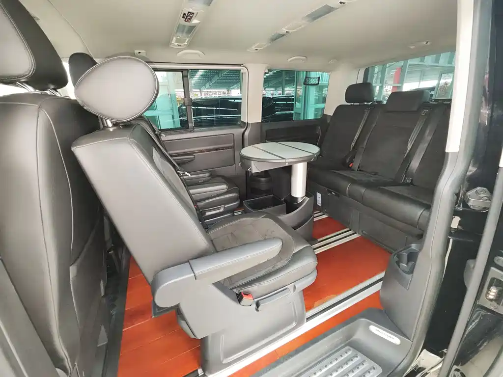 Volkswagen Multivan 2018 — фото 16