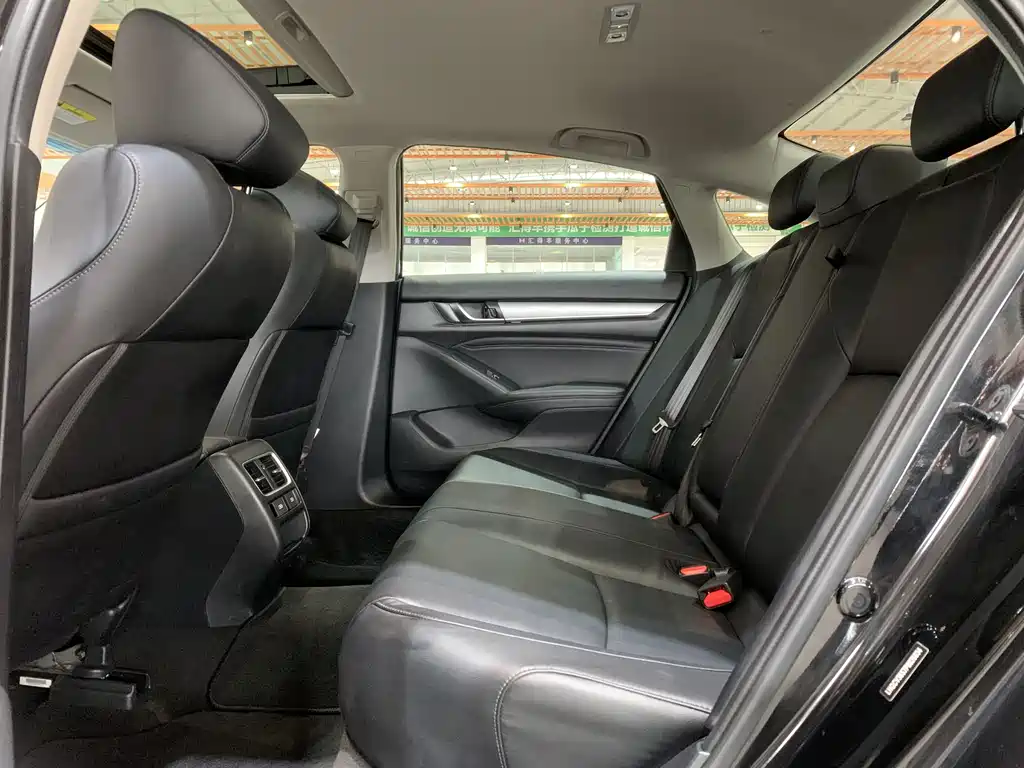 Honda Accord 2022 — фото 18