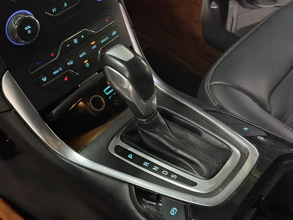 Ford Edge 2020 — фото 14