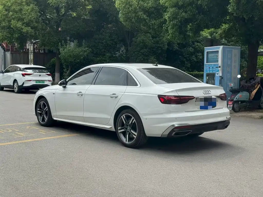 Audi A4L 2021