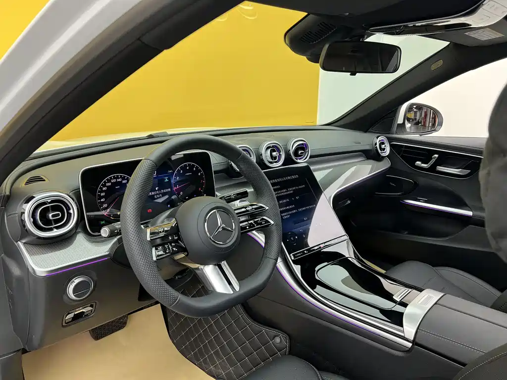 Mercedes-Benz C-Class 2025 — фото 13