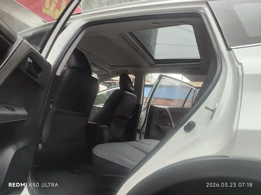 Toyota RAV4 2015 — фото 12