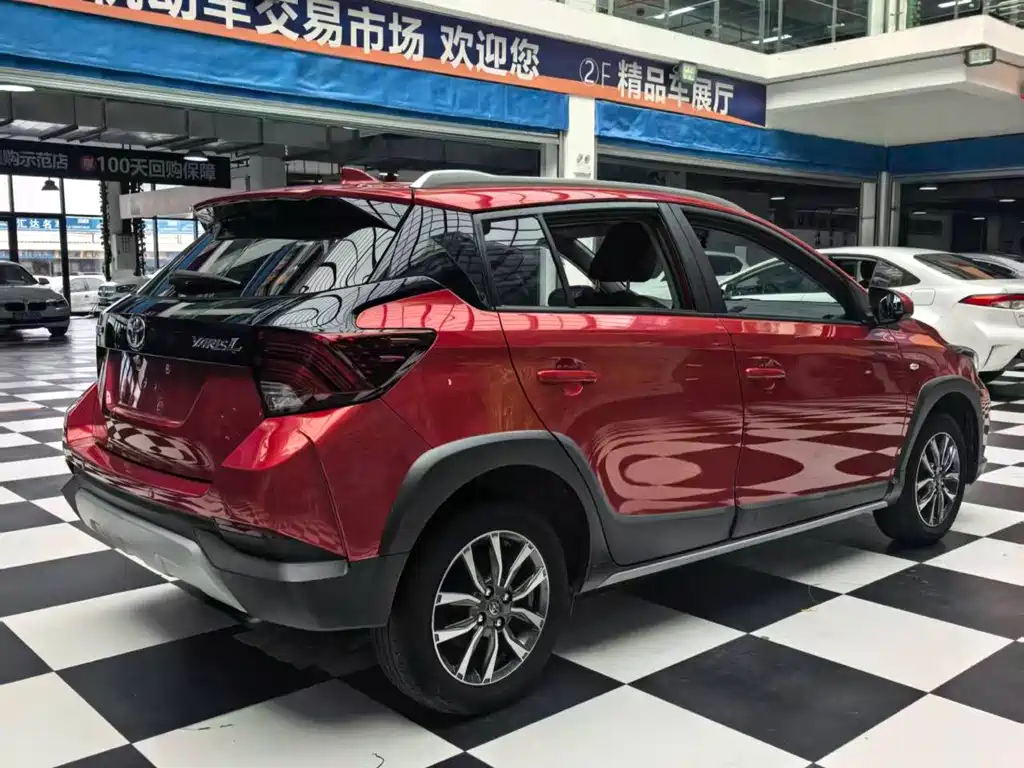 Toyota Yaris L 2022 — фото 11