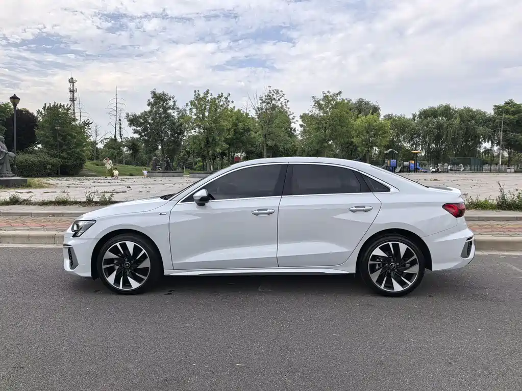 Audi A3 2023 — фото 4