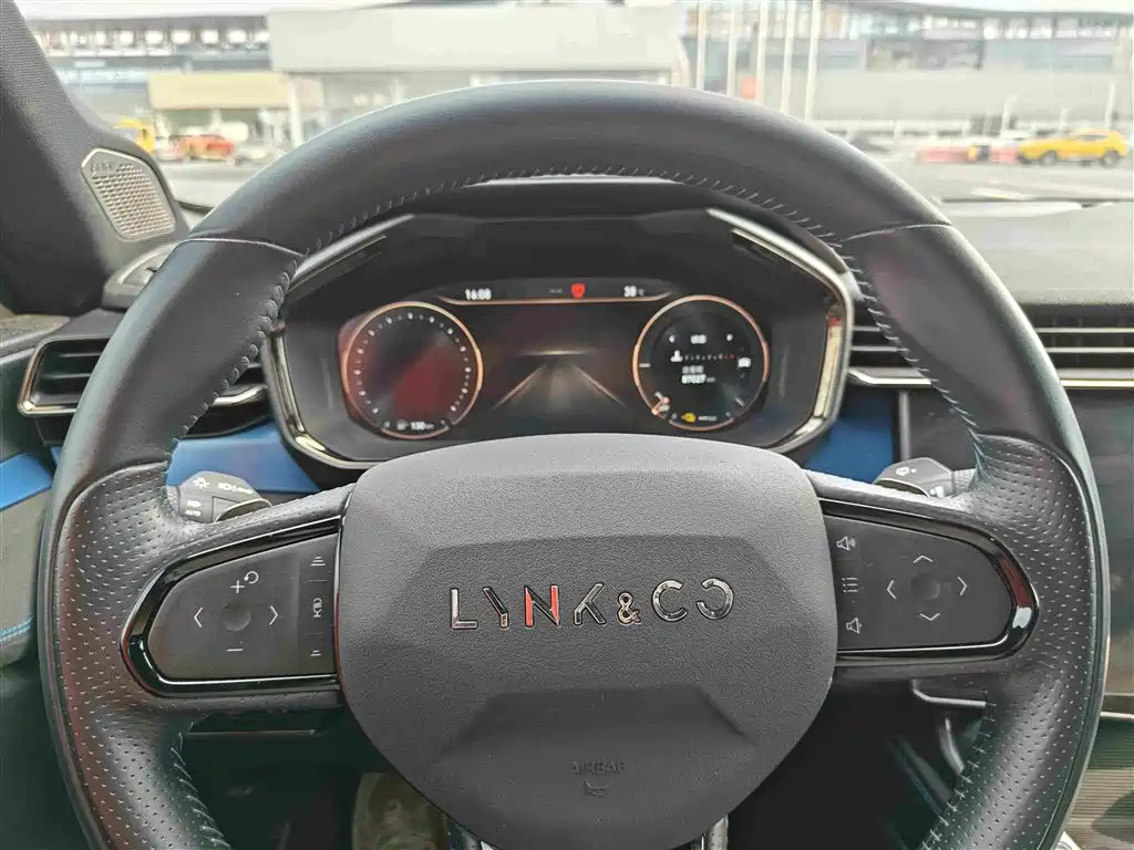 Lynk & Co 05 EM-P 2021 — фото 14